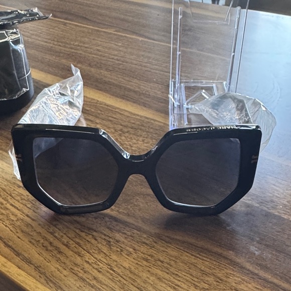 Marc Jacobs Bold Black Sunglasses - Picture 5 of 13